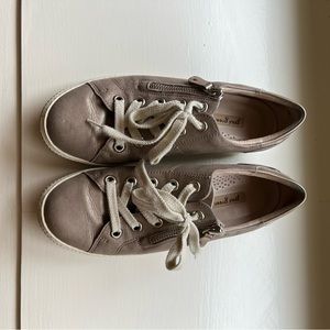 Paul Green Sneakers gray metallic size 4 1/2 UKsizing (US 7)